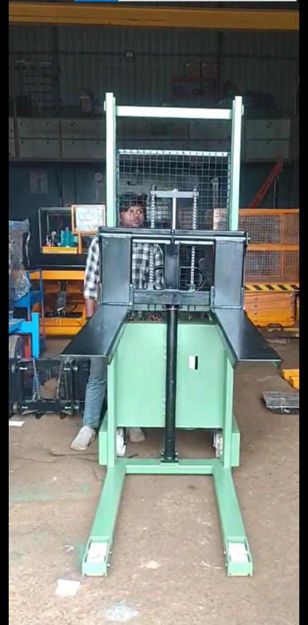 SEMI-ELECTRIC STACKER | 1.5TON