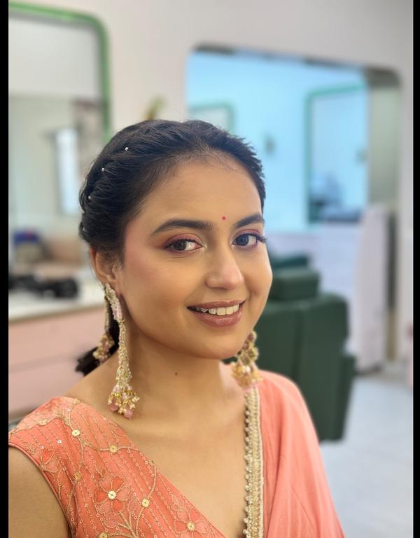 Monotone Peach haldi bride.
#Haldibride