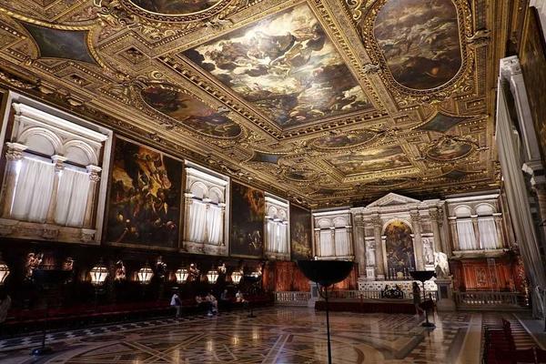Things To Do In Venice

Scuola
