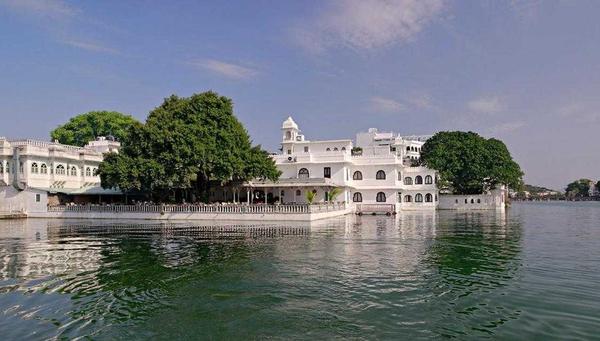 ambrai ghat lake views udaipur