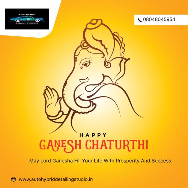 🌸🎉 Decorated pandals, devoti