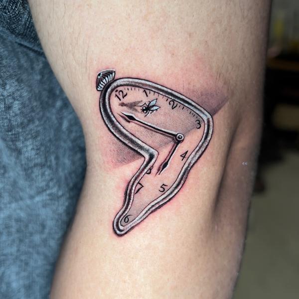 melting clock tattoo design de