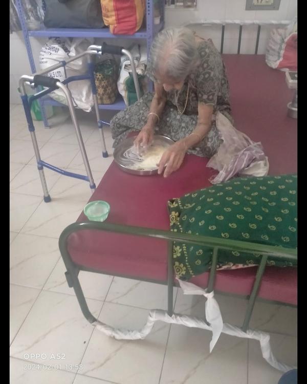 traditional senior living with