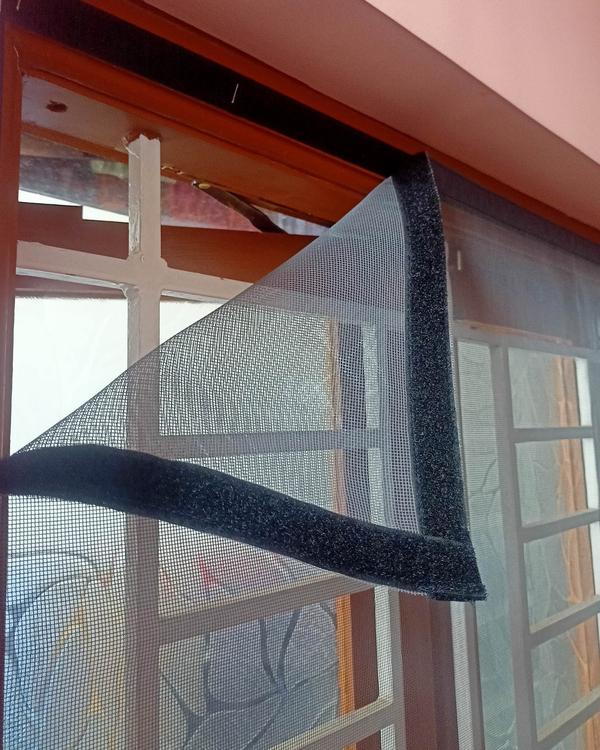 strong velcro fastenings