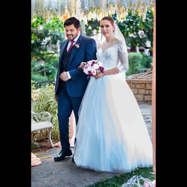 candid and traditional wedding