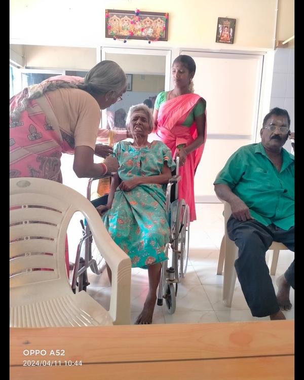 old age home with trained staf