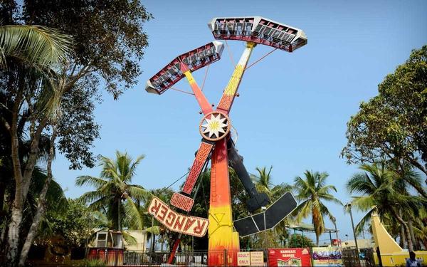 largest amusement parks