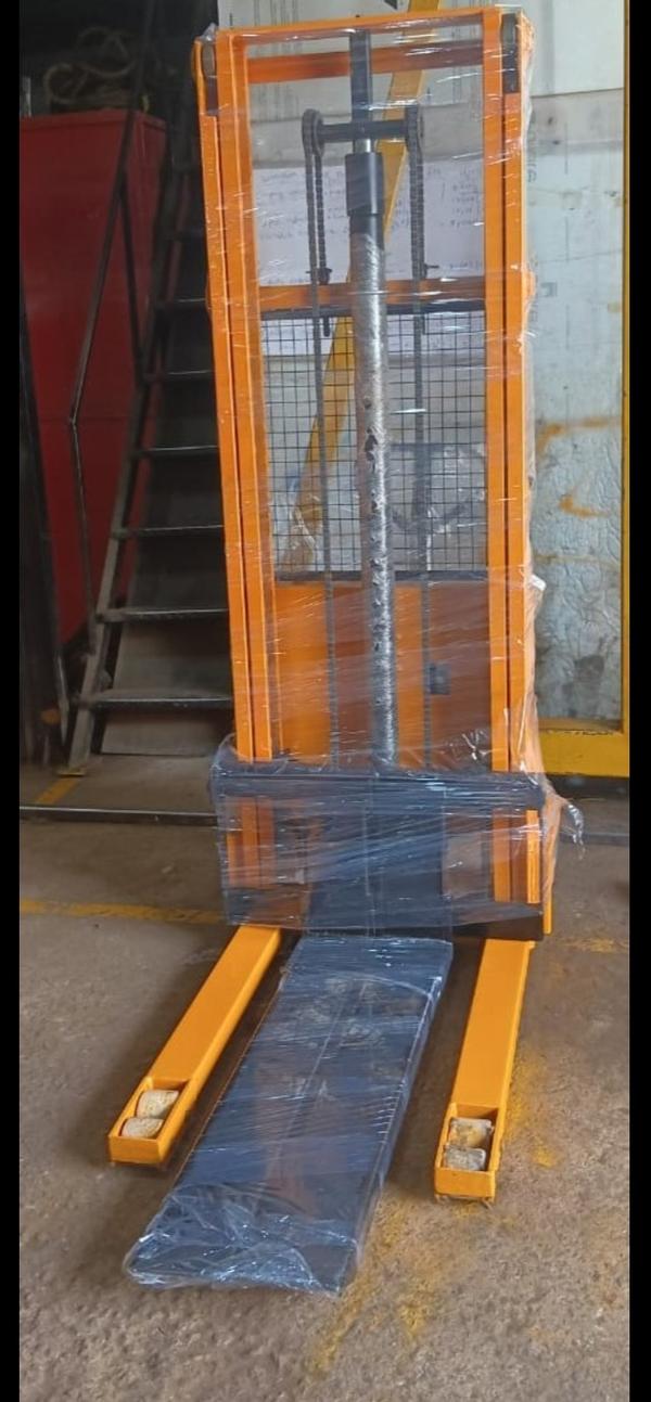 SEMI ELECTRIC STACKER | 1.5 TO