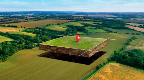 Do you have a plot near a busy