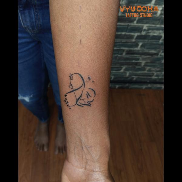 Minimalistic Face & Heart Line