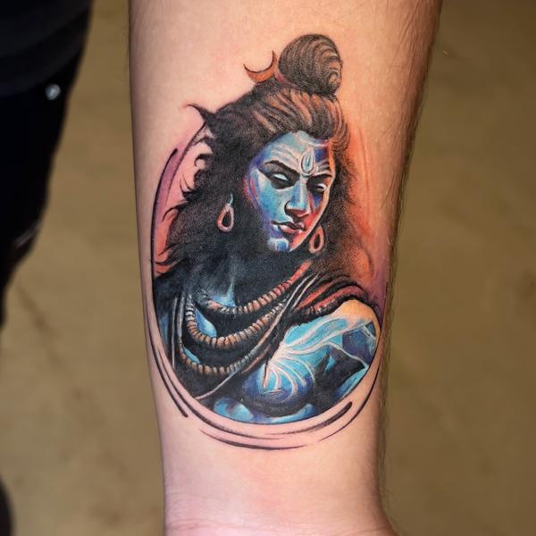 vibrant coloured tattoo artist