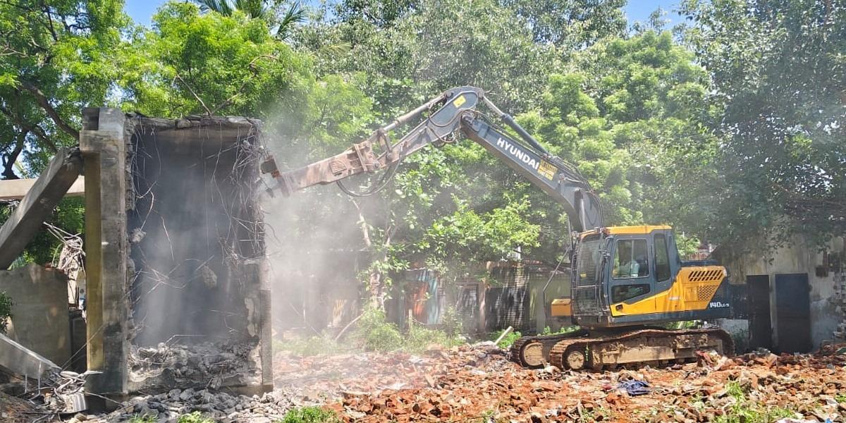 garage demolition near baba na