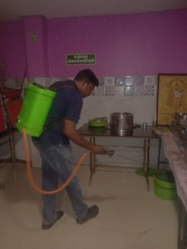 cockroach service in Periya Na