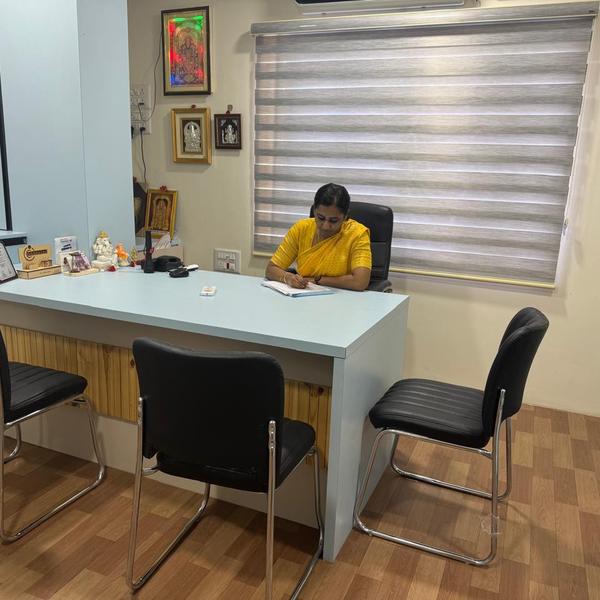 dr valarmathi dermatologist mo