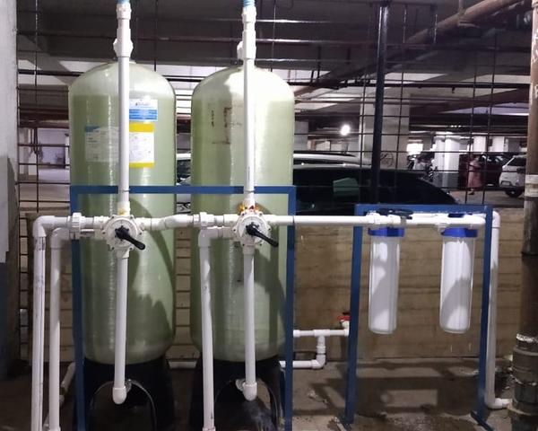 Primary filtration in an RO plant involves pre-fil