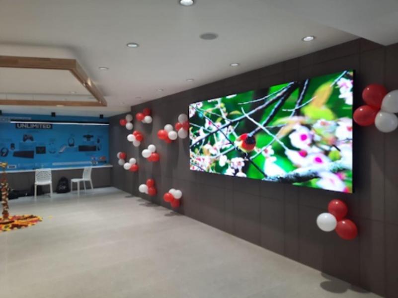 ultra wide viewing angles in l