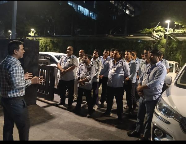 gurugram to lucknow intercity 