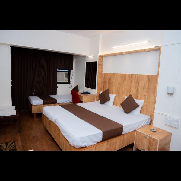 hotel near goregaon exhibition