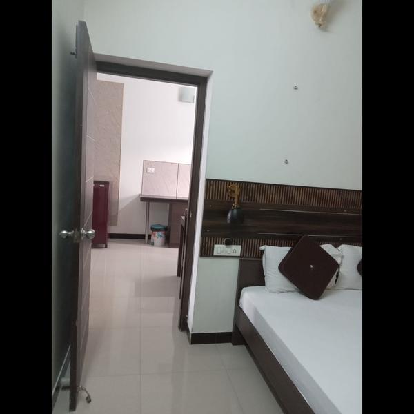 maduraa serviced apartment ame