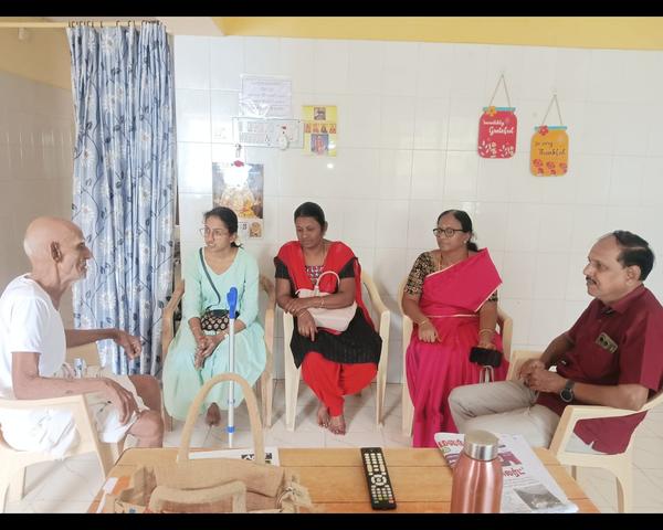 traditional senior living with