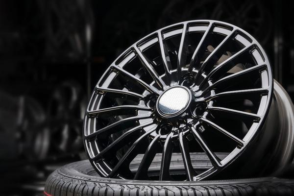 lightweight alloy wheels for v
