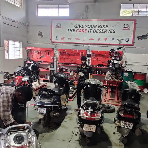 🏍️ Weekend Rush Alert! 🏍️ At