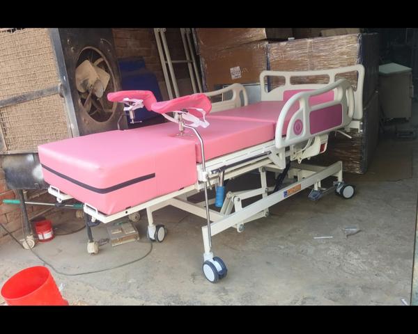Gentek Hydraulic Labour Delivery Bed is manually o