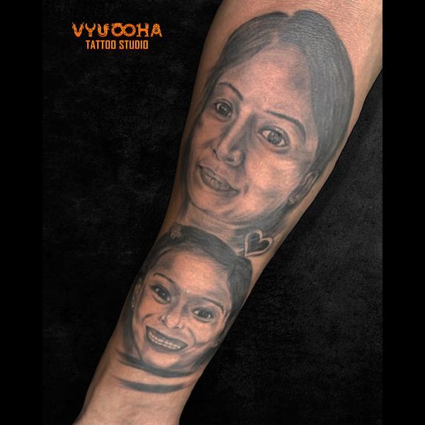 Realistic Mother & Daughter Po