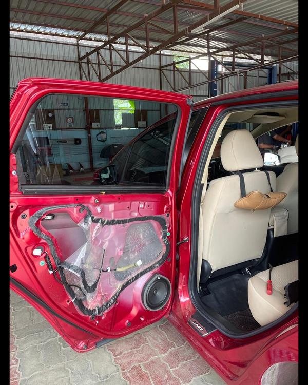 modern vehicle servicing equip