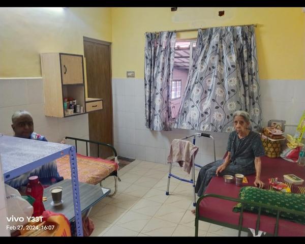 old age home with hygienic bed