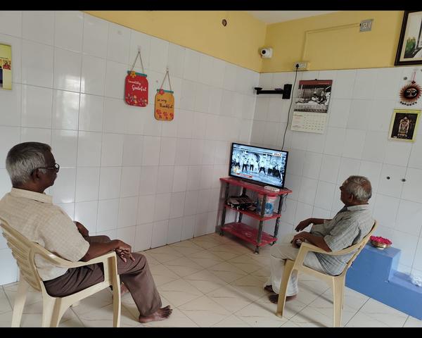 old age home with entertainmen