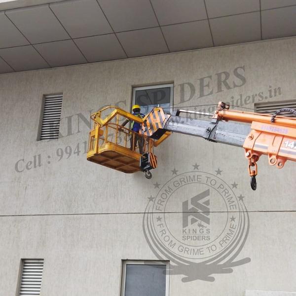 Non Accessible Area Facade Cle