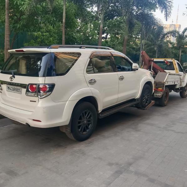 Car towing service. Mumbai Mah