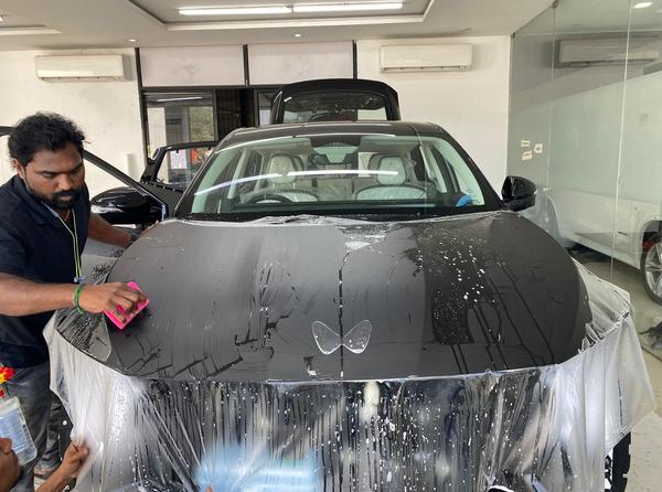 mahindra xev 9e premium sunfil