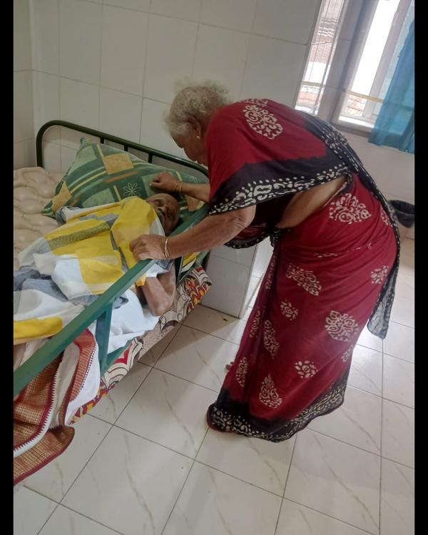 traditional senior living with