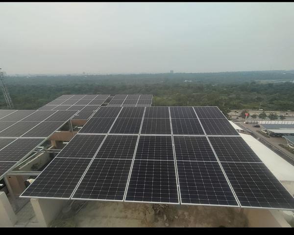 solar rooftop systeam instalation at cloud seven w