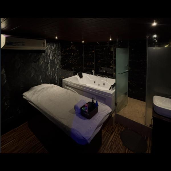 Sweedish oil Massage In Vile Parle 
