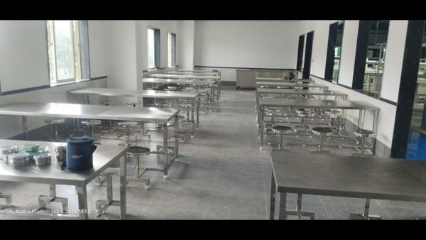 SS 6 And 8 Seated Dining Table For School, College