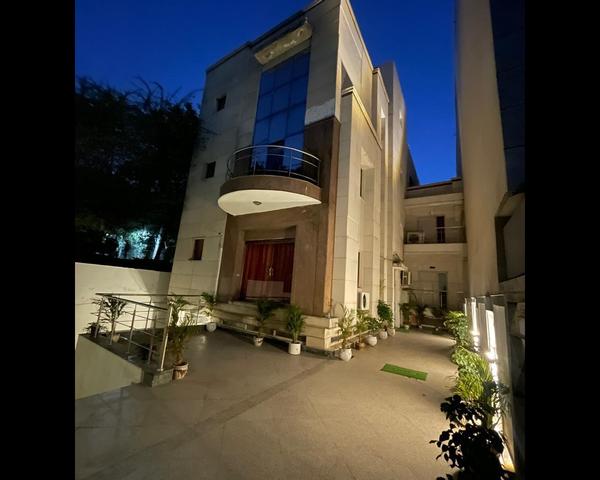 🌟 Luxury Built-Up House for S