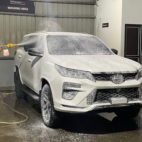 Toyota Fortuner – Foam Wash Se
