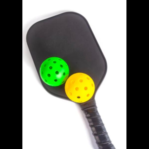 Pickleball players in Vas