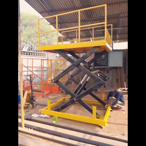  semi-electric high-rise scissor lift stacker is a