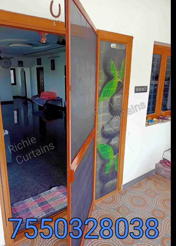 Monsoon-la window open pannave