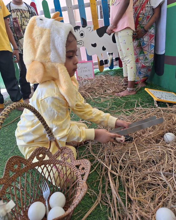 A fun farm day where children learned how milk, eg
