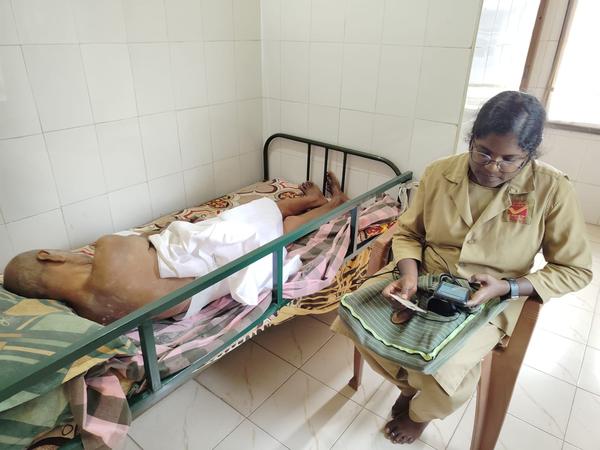 old age home with hygienic bed