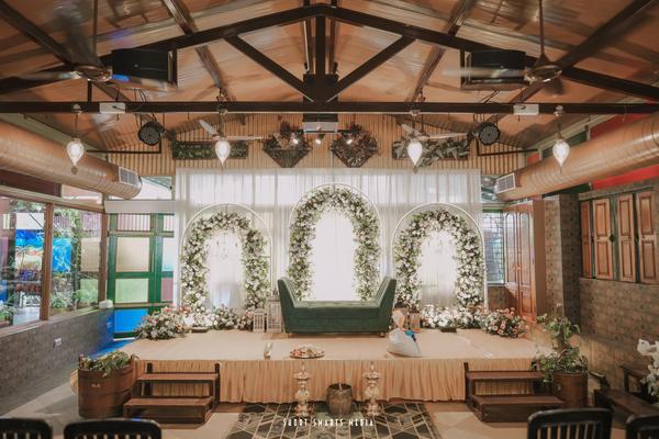 floral balloon backdrop setup