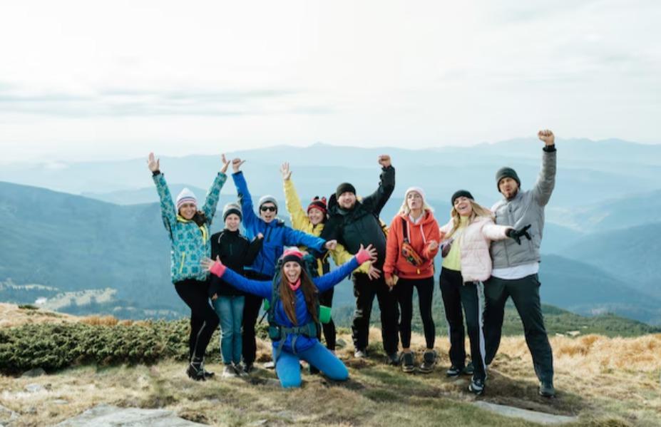 Group tour packages bring peop