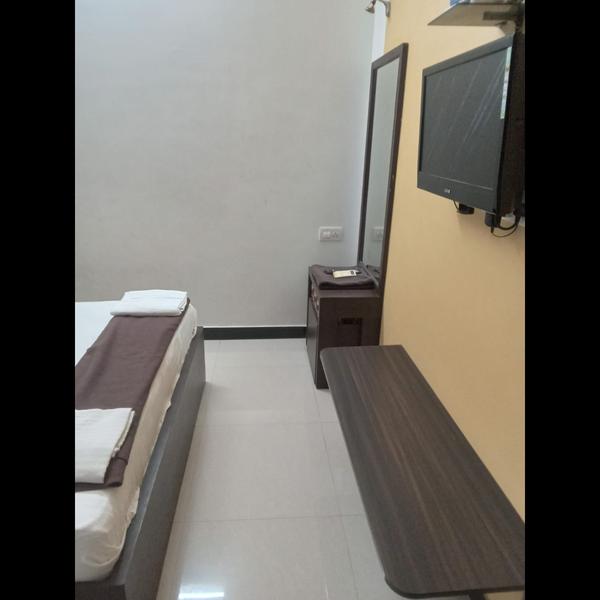 Maduraa serviced apartment.
Th