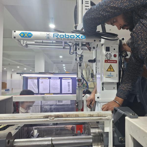 What Are Sprue Picker Robots?Sprue picker robots a