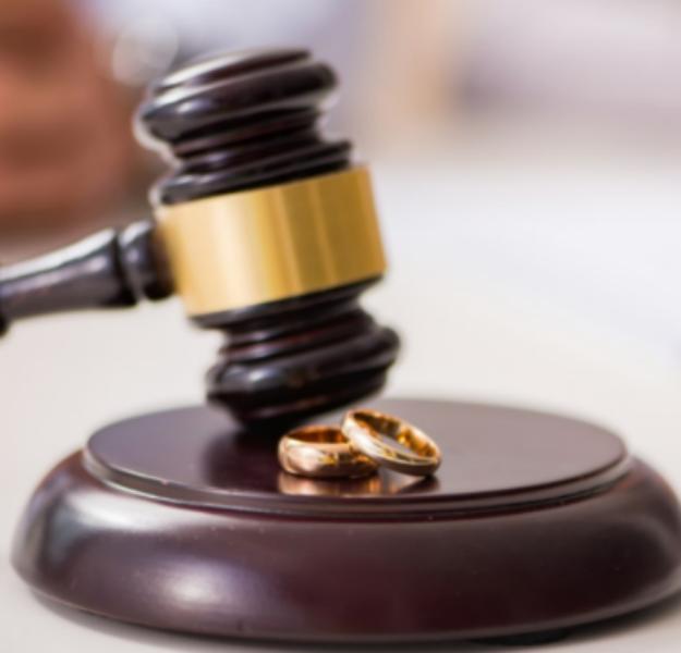 Lawyers for Divorce Case – Yat